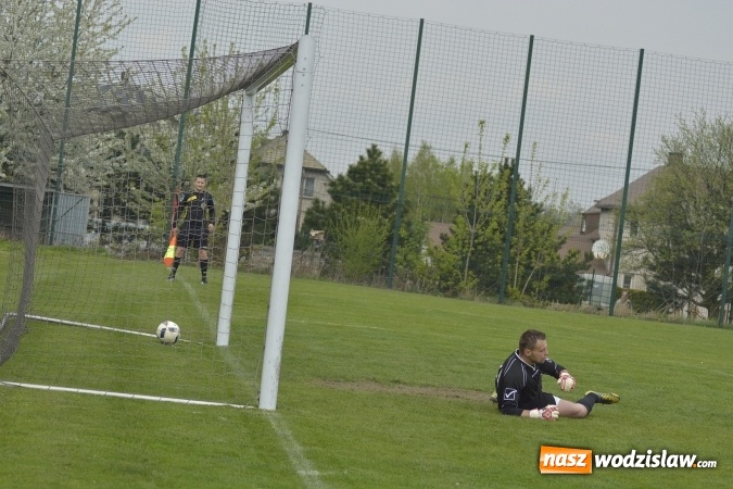 Zdjęcie w galerii na portalu naszwodzislaw.com: Klasa okręgowa: W starciu Naprzodów lepszy ten z Borucina wiadomości z regionu