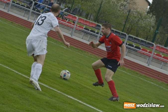 Zdjęcie w galerii na portalu naszwodzislaw.com: Klasa okręgowa: W starciu Naprzodów lepszy ten z Borucina wiadomości z regionu