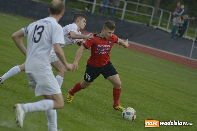 Zdjęcie w galerii na portalu naszwodzislaw.com: Klasa okręgowa: W starciu Naprzodów lepszy ten z Borucina wiadomości z regionu
