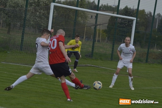 Zdjęcie w galerii na portalu naszwodzislaw.com: Klasa okręgowa: W starciu Naprzodów lepszy ten z Borucina wiadomości z regionu