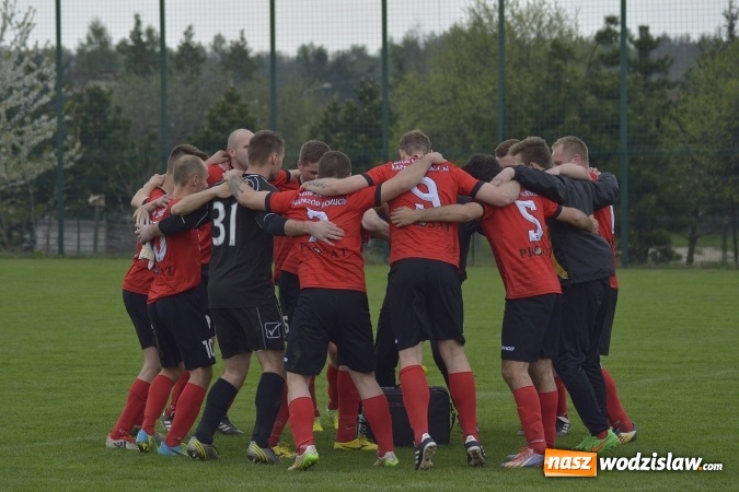 Zdjęcie w galerii na portalu naszwodzislaw.com: Klasa okręgowa: W starciu Naprzodów lepszy ten z Borucina wiadomości z regionu