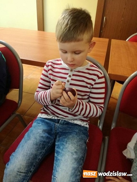 Zdjęcie w galerii na portalu naszwodzislaw.com: Przedszkolaki z Połomi uczyły się w Osinach wielkanocnych tradycji wiadomości z regionu