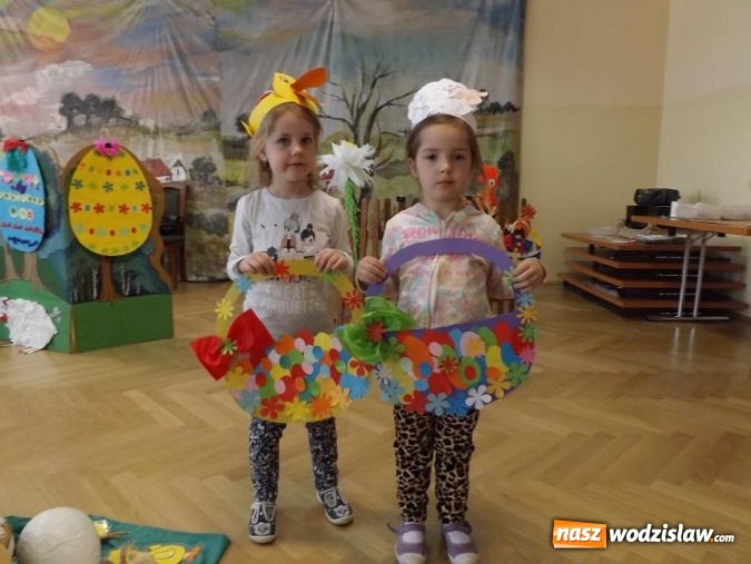 Zdjęcie w galerii na portalu naszwodzislaw.com: Przedszkolaki z Połomi uczyły się w Osinach wielkanocnych tradycji wiadomości z regionu