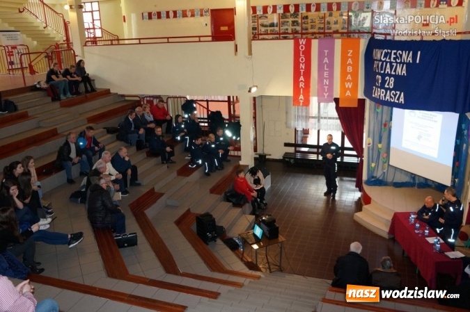 Zdjęcie w galerii na portalu naszwodzislaw.com:  Porozmawiajmy o bezpieczeństwie - możesz mieć na nie wpływ! Debata w Gimnazjum Mistrzostwa Sportowego  wiadomości z regionu