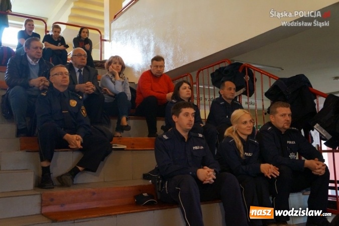 Zdjęcie w galerii na portalu naszwodzislaw.com:  Porozmawiajmy o bezpieczeństwie - możesz mieć na nie wpływ! Debata w Gimnazjum Mistrzostwa Sportowego  wiadomości z regionu