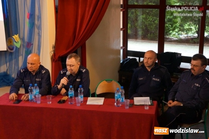 Zdjęcie w galerii na portalu naszwodzislaw.com:  Porozmawiajmy o bezpieczeństwie - możesz mieć na nie wpływ! Debata w Gimnazjum Mistrzostwa Sportowego  wiadomości z regionu