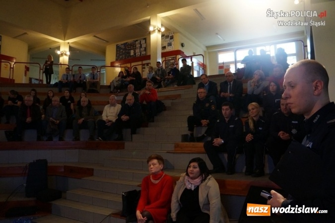 Zdjęcie w galerii na portalu naszwodzislaw.com:  Porozmawiajmy o bezpieczeństwie - możesz mieć na nie wpływ! Debata w Gimnazjum Mistrzostwa Sportowego  wiadomości z regionu