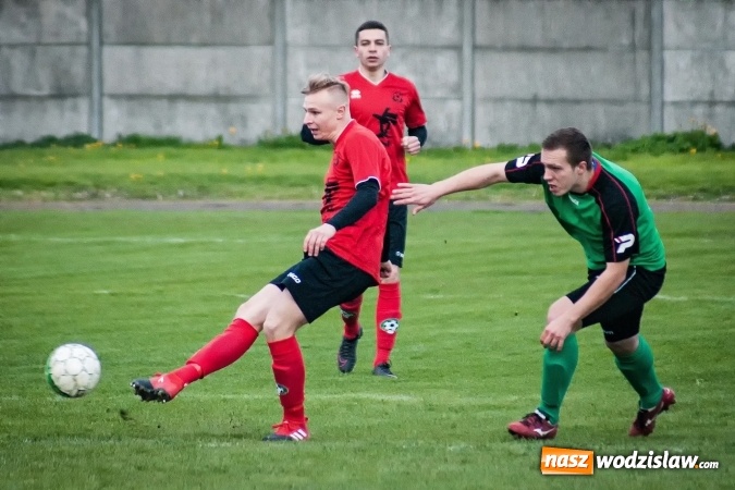 Zdjęcie w galerii na portalu naszwodzislaw.com: Klasa okręgowa: Podwójny pech Naprzodu  wiadomości z regionu