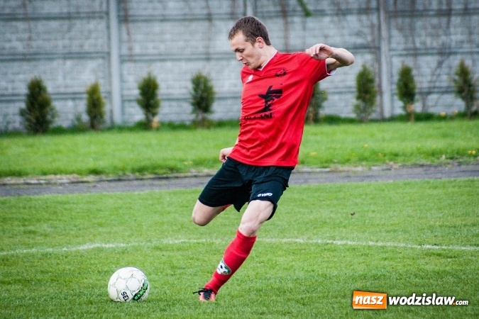 Zdjęcie w galerii na portalu naszwodzislaw.com: Klasa okręgowa: Podwójny pech Naprzodu  wiadomości z regionu