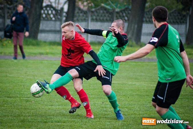 Zdjęcie w galerii na portalu naszwodzislaw.com: Klasa okręgowa: Podwójny pech Naprzodu  wiadomości z regionu