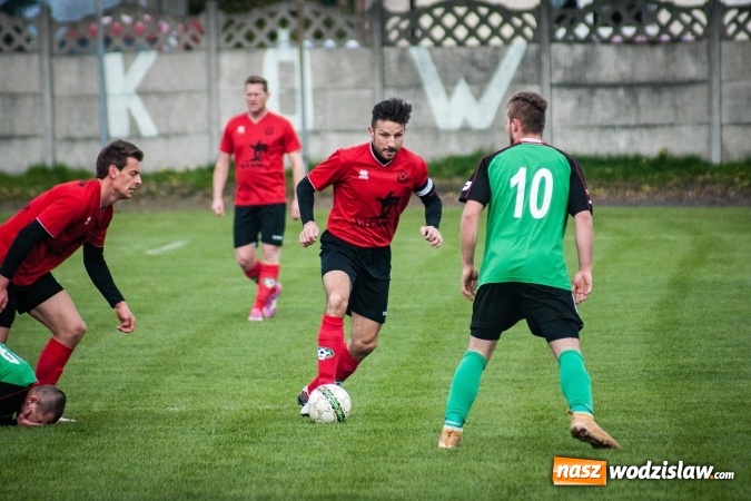 Zdjęcie w galerii na portalu naszwodzislaw.com: Klasa okręgowa: Podwójny pech Naprzodu  wiadomości z regionu