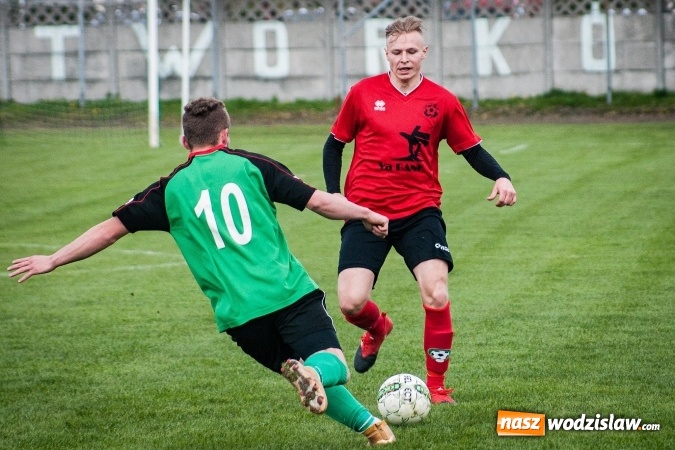 Zdjęcie w galerii na portalu naszwodzislaw.com: Klasa okręgowa: Podwójny pech Naprzodu  wiadomości z regionu