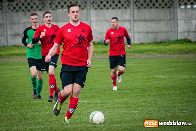 Zdjęcie w galerii na portalu naszwodzislaw.com: Klasa okręgowa: Podwójny pech Naprzodu  wiadomości z regionu