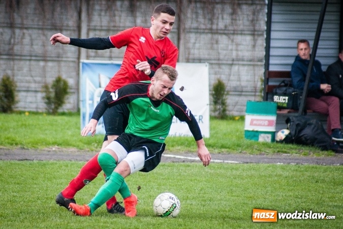 Zdjęcie w galerii na portalu naszwodzislaw.com: Klasa okręgowa: Podwójny pech Naprzodu  wiadomości z regionu