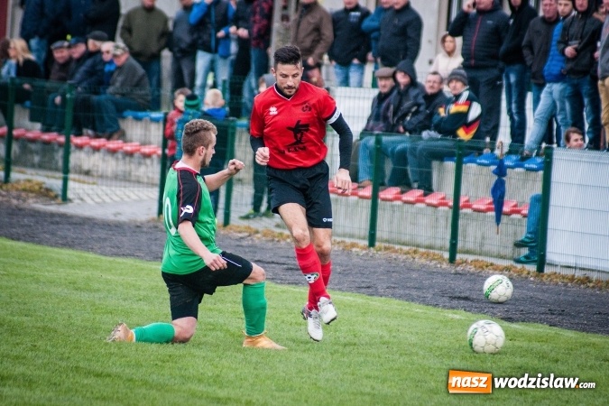 Zdjęcie w galerii na portalu naszwodzislaw.com: Klasa okręgowa: Podwójny pech Naprzodu  wiadomości z regionu