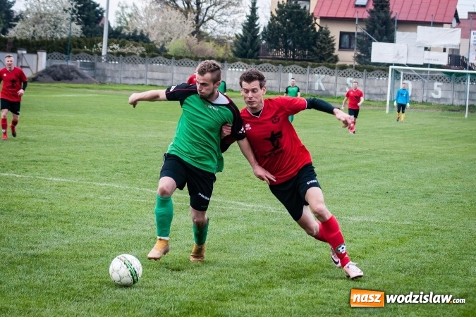 Zdjęcie w galerii na portalu naszwodzislaw.com: Klasa okręgowa: Podwójny pech Naprzodu  wiadomości z regionu