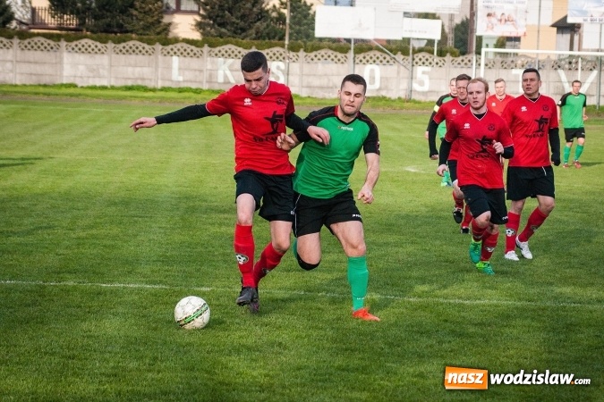 Zdjęcie w galerii na portalu naszwodzislaw.com: Klasa okręgowa: Podwójny pech Naprzodu  wiadomości z regionu