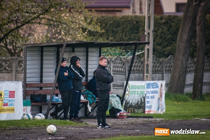 Zdjęcie w galerii na portalu naszwodzislaw.com: Klasa okręgowa: Podwójny pech Naprzodu  wiadomości z regionu