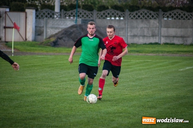 Zdjęcie w galerii na portalu naszwodzislaw.com: Klasa okręgowa: Podwójny pech Naprzodu  wiadomości z regionu