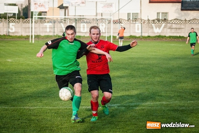 Zdjęcie w galerii na portalu naszwodzislaw.com: Klasa okręgowa: Podwójny pech Naprzodu  wiadomości z regionu