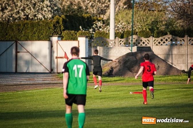 Zdjęcie w galerii na portalu naszwodzislaw.com: Klasa okręgowa: Podwójny pech Naprzodu  wiadomości z regionu