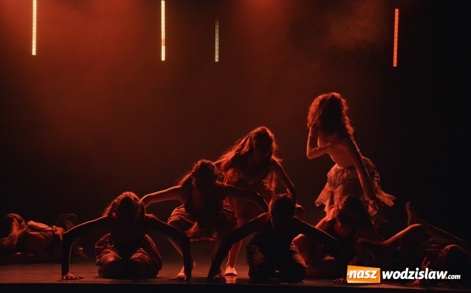 Zdjęcie w galerii na portalu naszwodzislaw.com: Wojownik światła na deskach WCK wiadomości z regionu