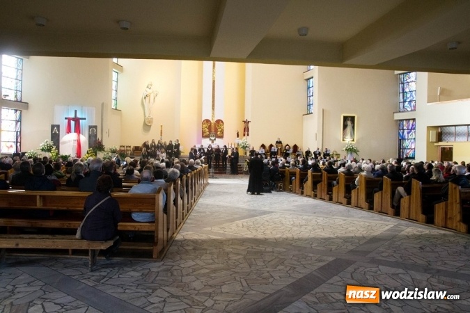 Zdjęcie w galerii na portalu naszwodzislaw.com: Koncert w hołdzie Ojcu Świętemu Janowi Pawłowi Wielkiemu wiadomości z regionu