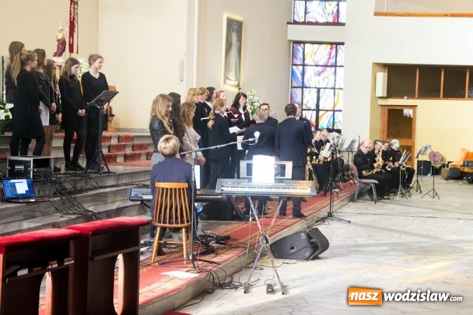 Zdjęcie w galerii na portalu naszwodzislaw.com: Koncert w hołdzie Ojcu Świętemu Janowi Pawłowi Wielkiemu wiadomości z regionu