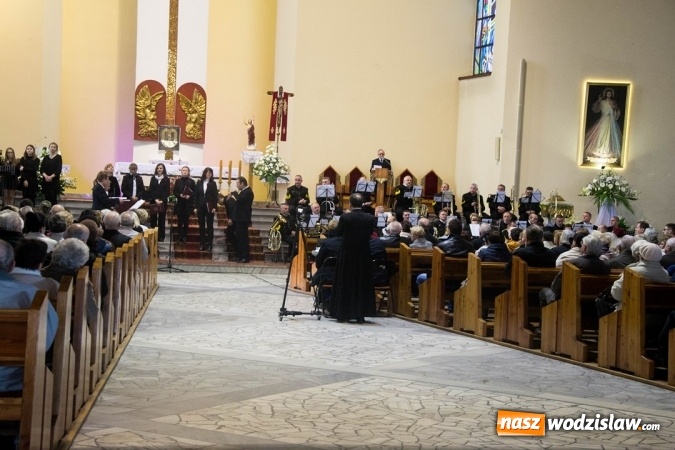 Zdjęcie w galerii na portalu naszwodzislaw.com: Koncert w hołdzie Ojcu Świętemu Janowi Pawłowi Wielkiemu wiadomości z regionu