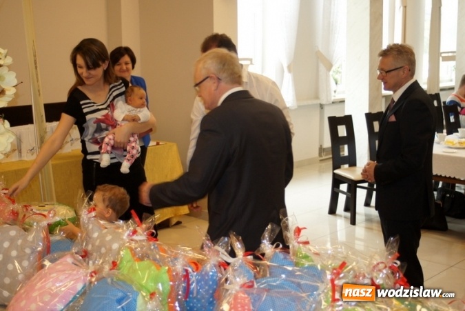 Zdjęcie w galerii na portalu naszwodzislaw.com: S&oacute;wki rozdane! Spotkanie z najmłodszymi mieszkańcami Gminy Mszana za nami wiadomości z regionu