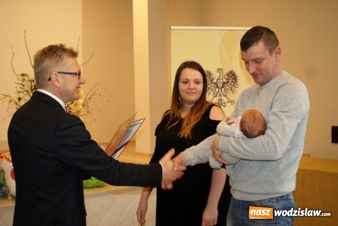 Zdjęcie w galerii na portalu naszwodzislaw.com: S&oacute;wki rozdane! Spotkanie z najmłodszymi mieszkańcami Gminy Mszana za nami wiadomości z regionu