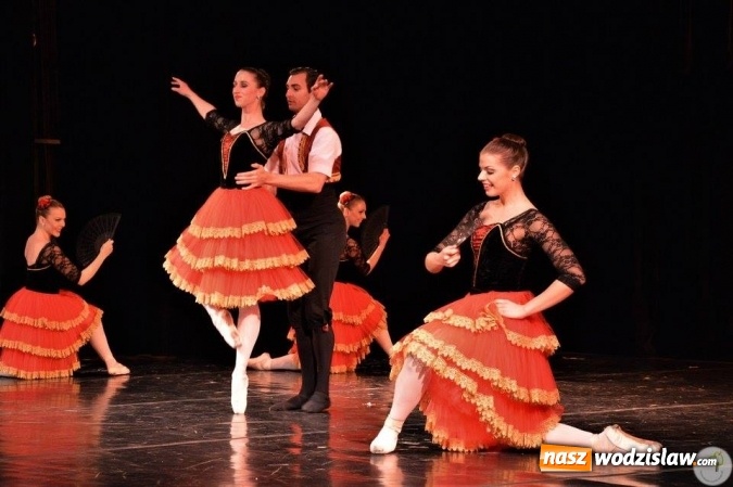 Zdjęcie w galerii na portalu naszwodzislaw.com: Amerykańska grupa baletowa Ballet Magnificat na scenie radlińskiego MOK-u wiadomości z regionu