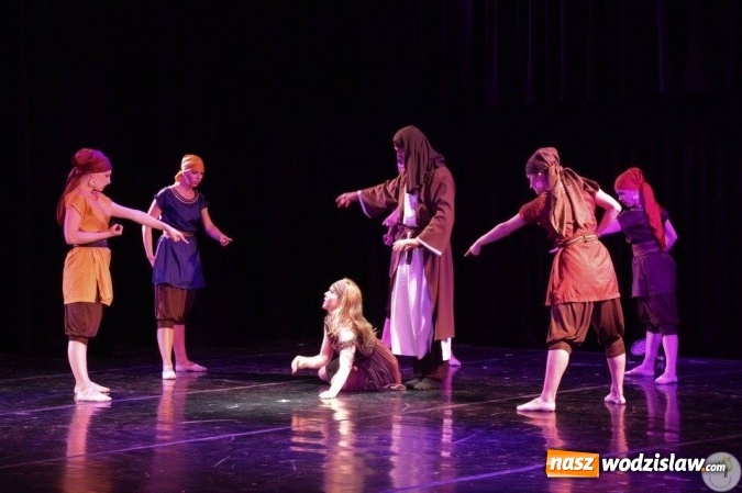 Zdjęcie w galerii na portalu naszwodzislaw.com: Amerykańska grupa baletowa Ballet Magnificat na scenie radlińskiego MOK-u wiadomości z regionu