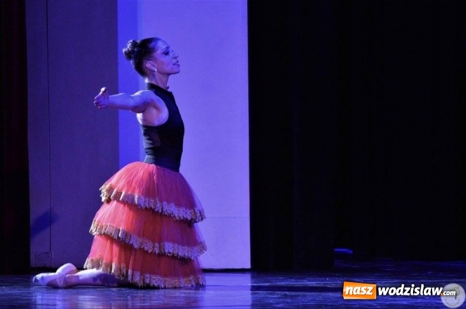 Zdjęcie w galerii na portalu naszwodzislaw.com: Amerykańska grupa baletowa Ballet Magnificat na scenie radlińskiego MOK-u wiadomości z regionu