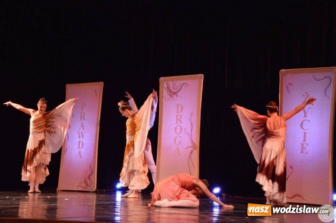 Zdjęcie w galerii na portalu naszwodzislaw.com: Amerykańska grupa baletowa Ballet Magnificat na scenie radlińskiego MOK-u wiadomości z regionu