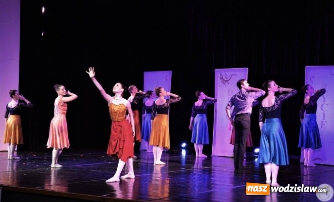 Zdjęcie w galerii na portalu naszwodzislaw.com: Amerykańska grupa baletowa Ballet Magnificat na scenie radlińskiego MOK-u wiadomości z regionu