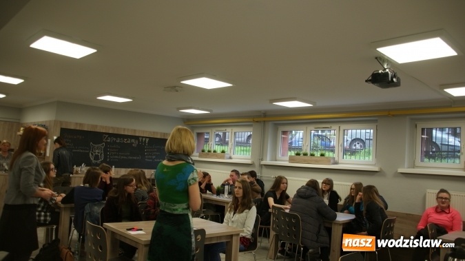 Zdjęcie w galerii na portalu naszwodzislaw.com: Podróż po Ekonomiku - niecodzienne warsztaty dla gimnazjalistów wiadomości z regionu