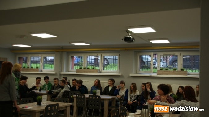 Zdjęcie w galerii na portalu naszwodzislaw.com: Podróż po Ekonomiku - niecodzienne warsztaty dla gimnazjalistów wiadomości z regionu