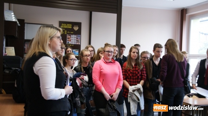 Zdjęcie w galerii na portalu naszwodzislaw.com: Podróż po Ekonomiku - niecodzienne warsztaty dla gimnazjalistów wiadomości z regionu