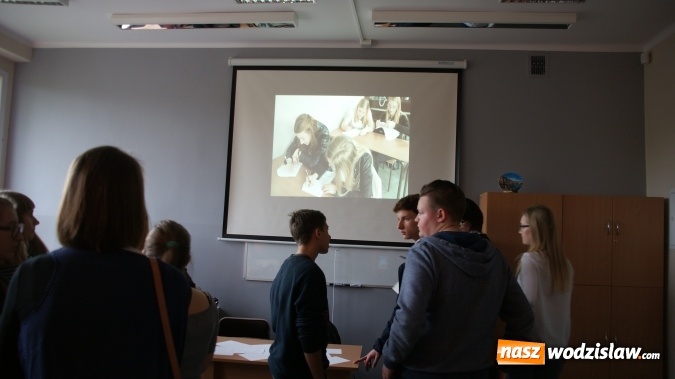 Zdjęcie w galerii na portalu naszwodzislaw.com: Podróż po Ekonomiku - niecodzienne warsztaty dla gimnazjalistów wiadomości z regionu