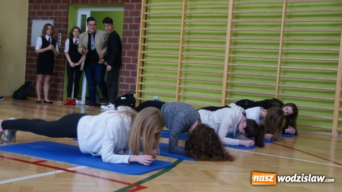 Zdjęcie w galerii na portalu naszwodzislaw.com: Podróż po Ekonomiku - niecodzienne warsztaty dla gimnazjalistów wiadomości z regionu