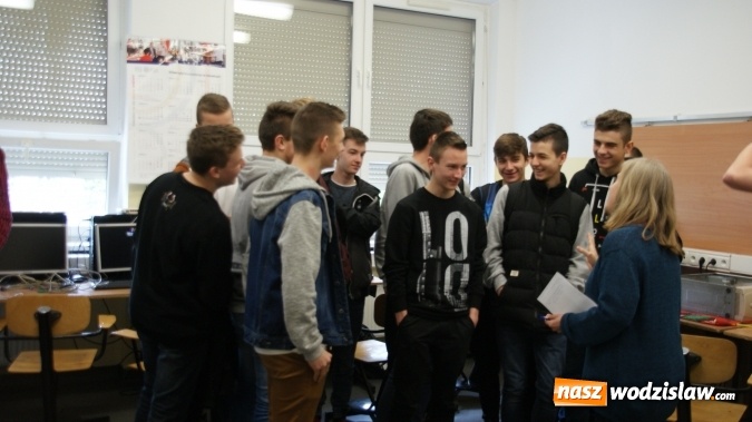 Zdjęcie w galerii na portalu naszwodzislaw.com: Podróż po Ekonomiku - niecodzienne warsztaty dla gimnazjalistów wiadomości z regionu