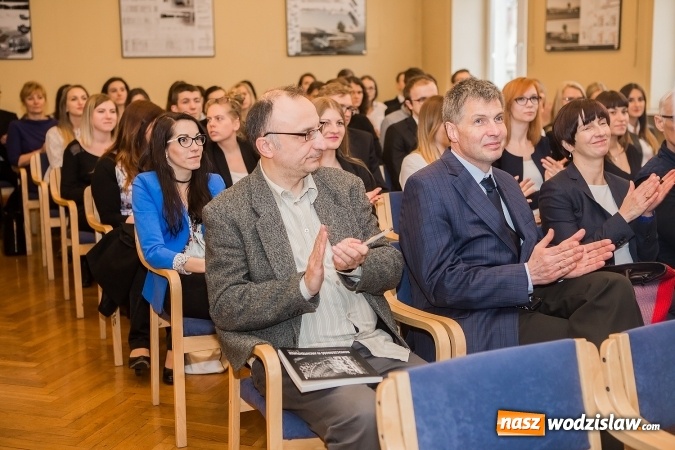 Zdjęcie w galerii na portalu naszwodzislaw.com: Uroczyste wręczenie dyplomów na kierunku architektura PWSZ w Raciborzu wiadomości z regionu