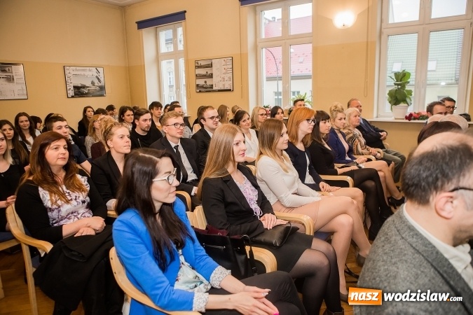 Zdjęcie w galerii na portalu naszwodzislaw.com: Uroczyste wręczenie dyplomów na kierunku architektura PWSZ w Raciborzu wiadomości z regionu