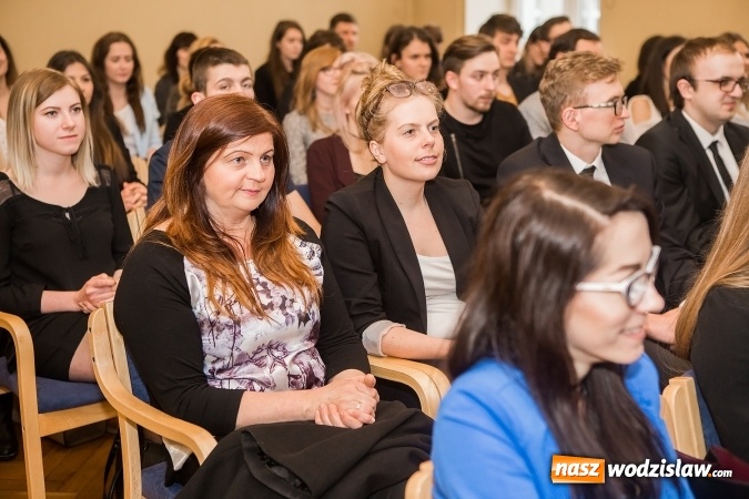 Zdjęcie w galerii na portalu naszwodzislaw.com: Uroczyste wręczenie dyplomów na kierunku architektura PWSZ w Raciborzu wiadomości z regionu