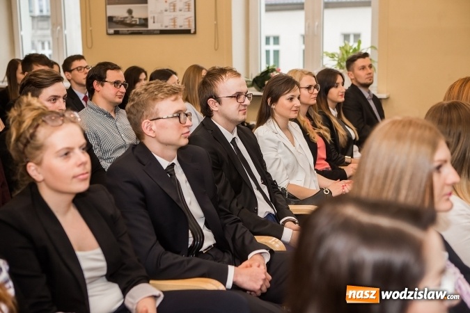 Zdjęcie w galerii na portalu naszwodzislaw.com: Uroczyste wręczenie dyplomów na kierunku architektura PWSZ w Raciborzu wiadomości z regionu