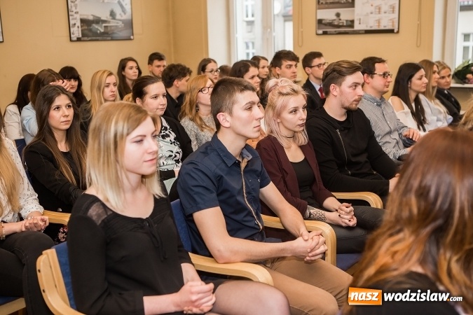 Zdjęcie w galerii na portalu naszwodzislaw.com: Uroczyste wręczenie dyplomów na kierunku architektura PWSZ w Raciborzu wiadomości z regionu