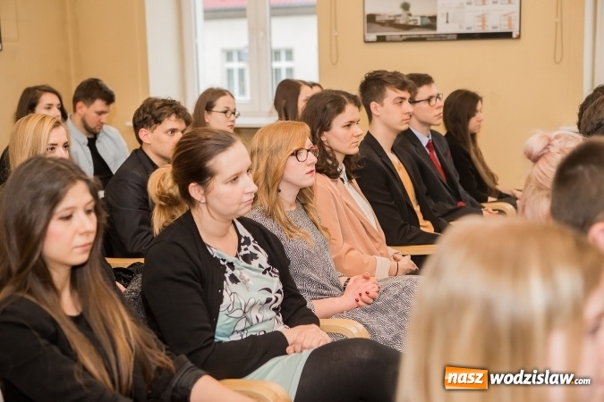 Zdjęcie w galerii na portalu naszwodzislaw.com: Uroczyste wręczenie dyplomów na kierunku architektura PWSZ w Raciborzu wiadomości z regionu