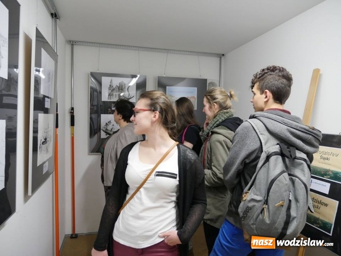 Zdjęcie w galerii na portalu naszwodzislaw.com: Start jubileuszowej wystawy prac uczniów Liceum Plastycznego wiadomości z regionu