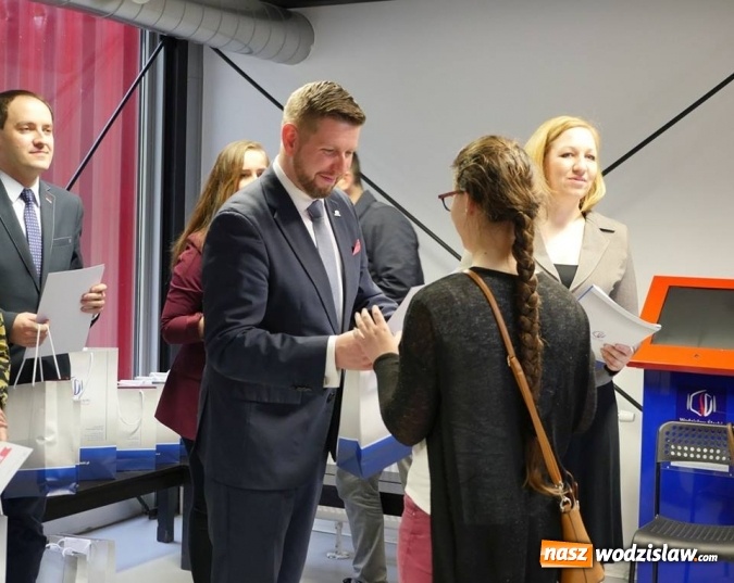 Zdjęcie w galerii na portalu naszwodzislaw.com: Start jubileuszowej wystawy prac uczniów Liceum Plastycznego wiadomości z regionu